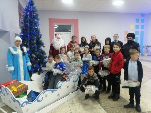 В Бековском районе Полицейский Дед Мороз пришёл в гости к детям
